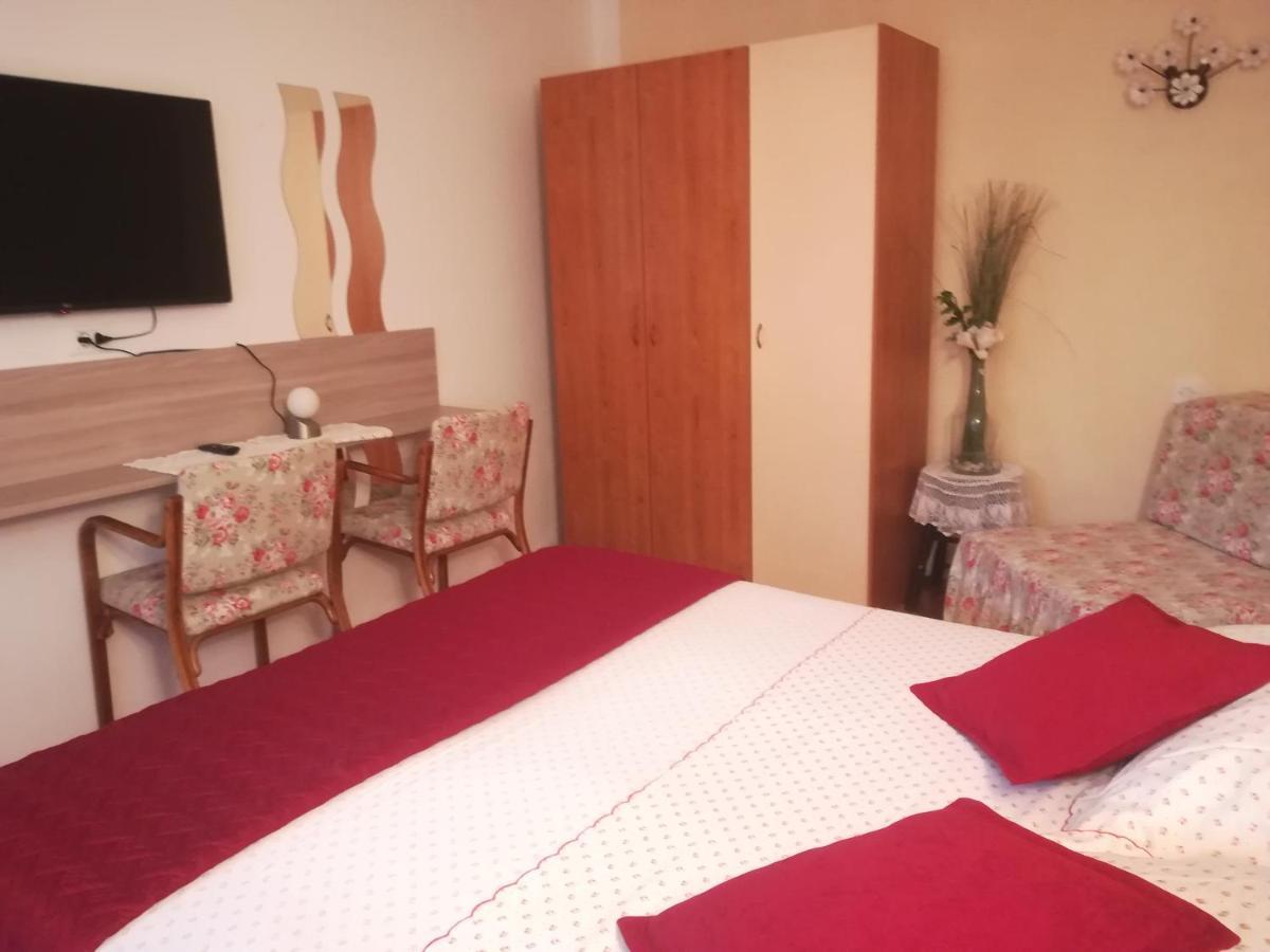 Apartmani Villa Otilija Пореч Екстериор снимка