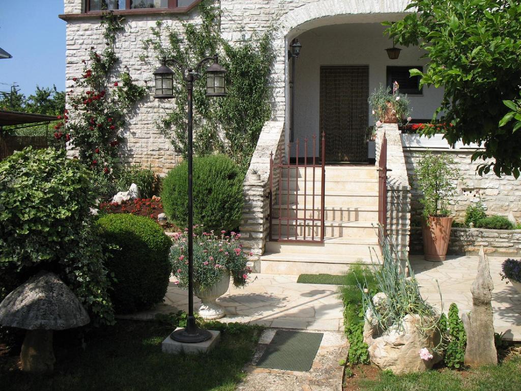 Apartmani Villa Otilija Пореч Екстериор снимка