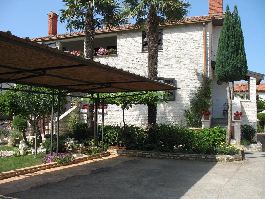 Apartmani Villa Otilija Пореч Екстериор снимка