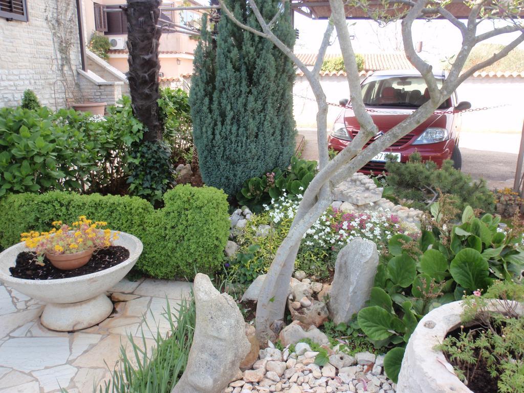 Apartmani Villa Otilija Пореч Екстериор снимка