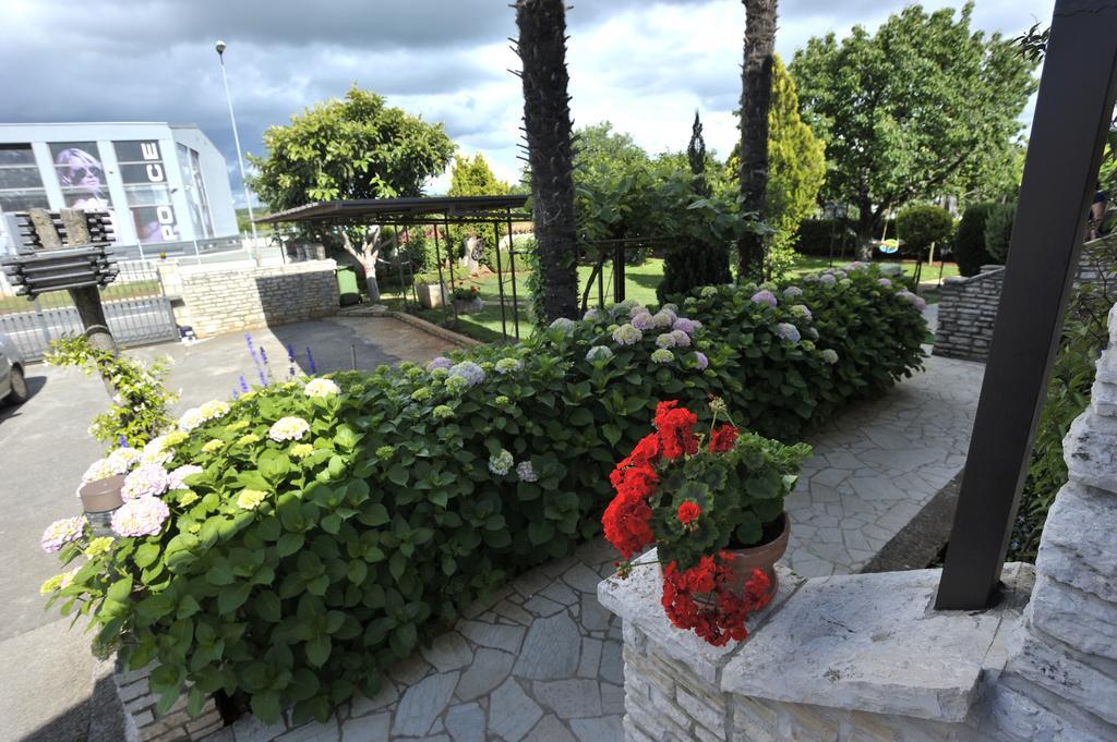 Apartmani Villa Otilija Пореч Екстериор снимка
