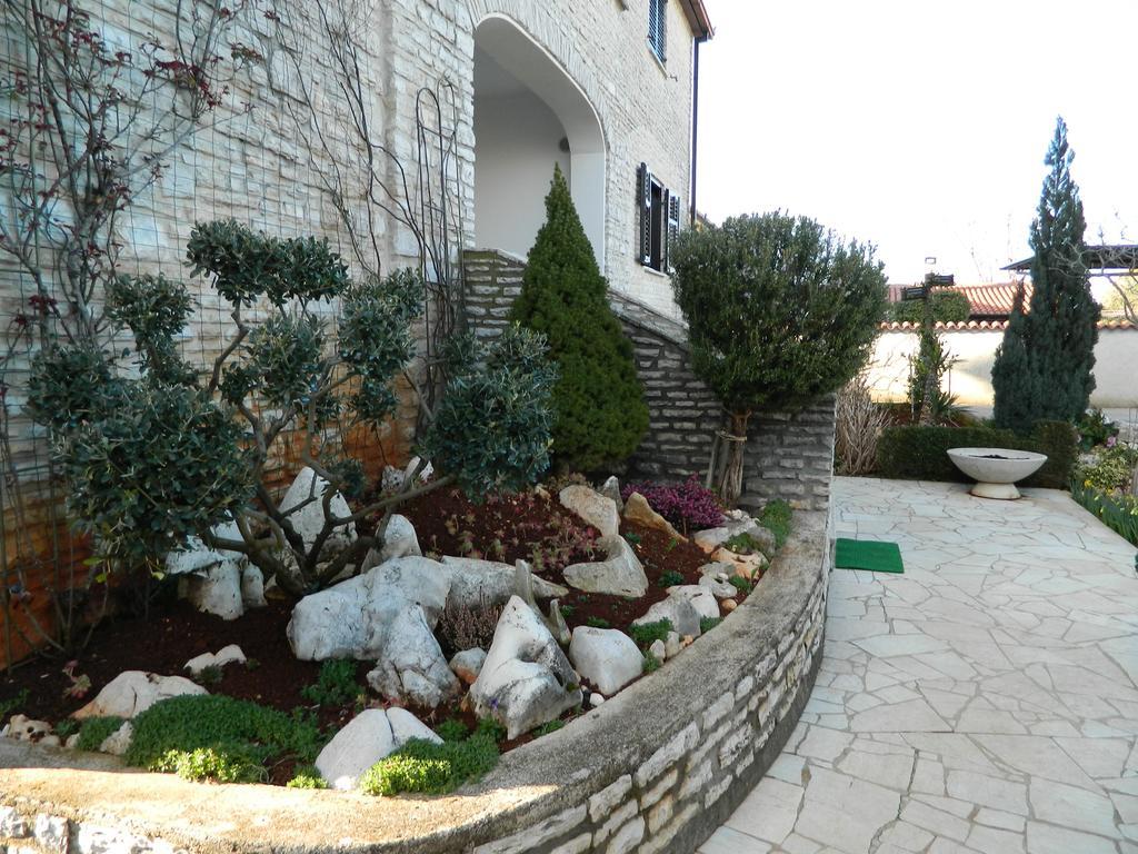 Apartmani Villa Otilija Пореч Екстериор снимка