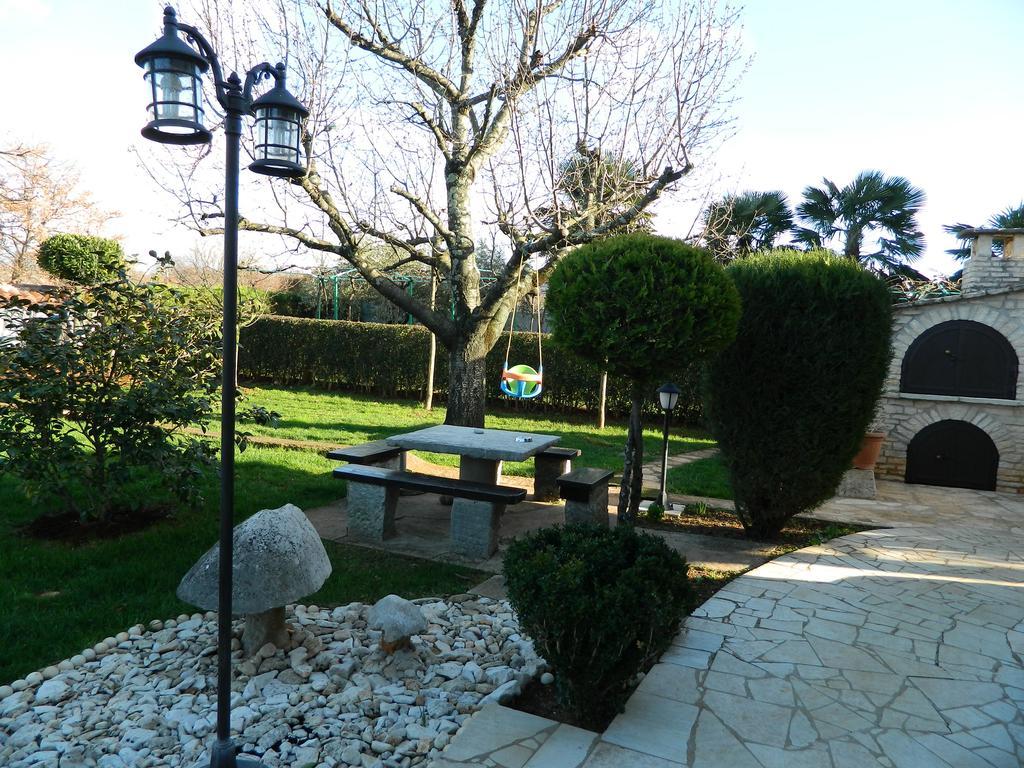 Apartmani Villa Otilija Пореч Екстериор снимка
