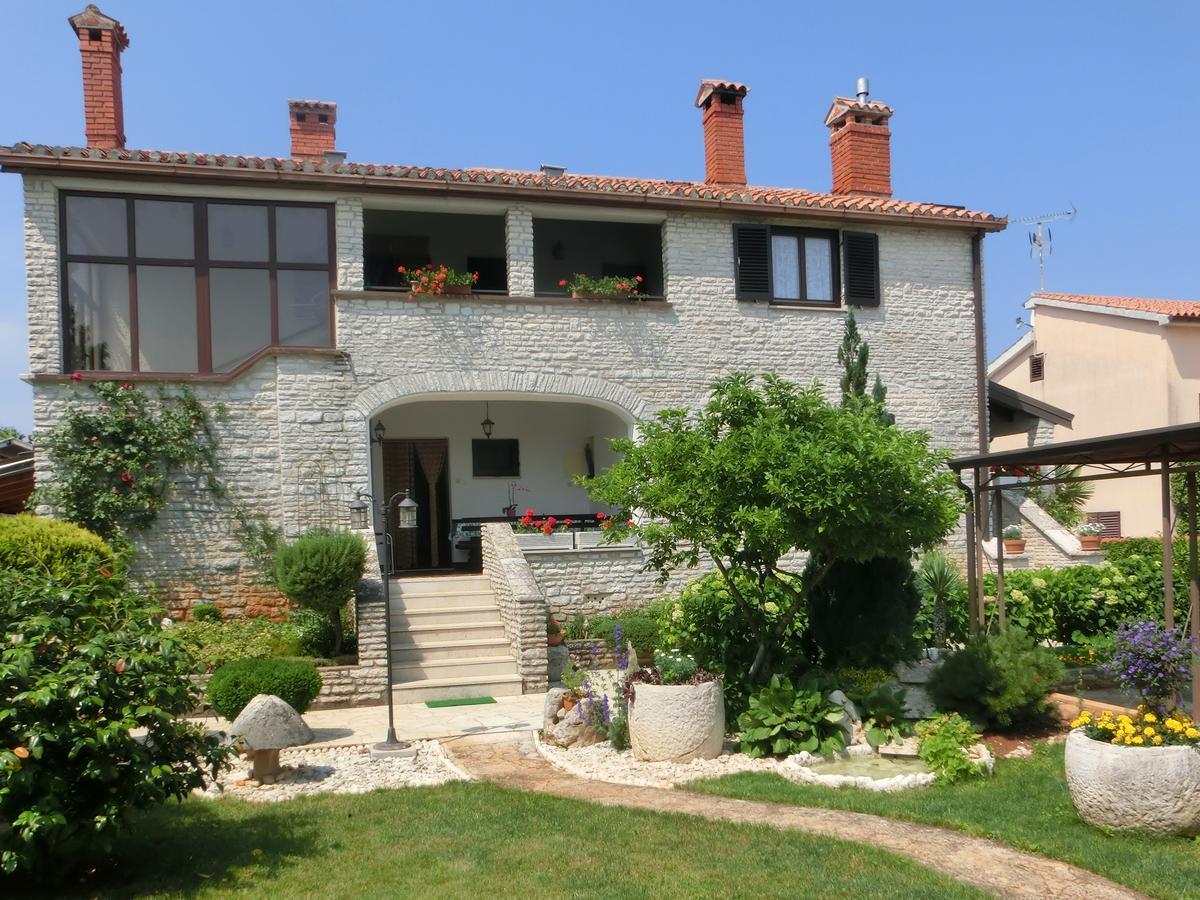 Apartmani Villa Otilija Пореч Екстериор снимка
